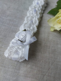 Opaska na główkę z białym satynowym kwiatuszkiem