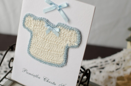Kartka -pamiątka chrztu z błękitnym sweterkiem
